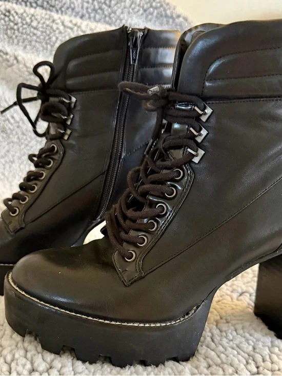 Gianni Bini Women’s Black Platform Lace-Up Ankle Boots - Picture 2 of 7